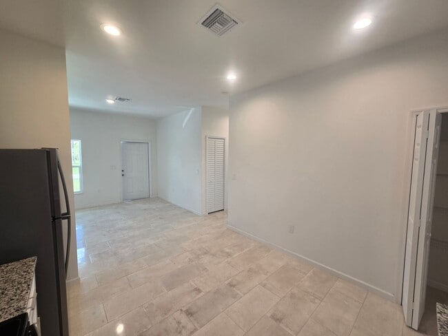 Building Photo - BRAND NEW HOME-2/2/1