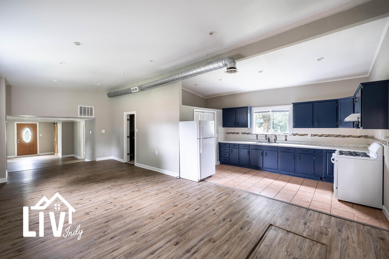 Primary Photo - 1050 Janet Dr