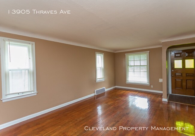 Building Photo - Well Maintained Colonial.