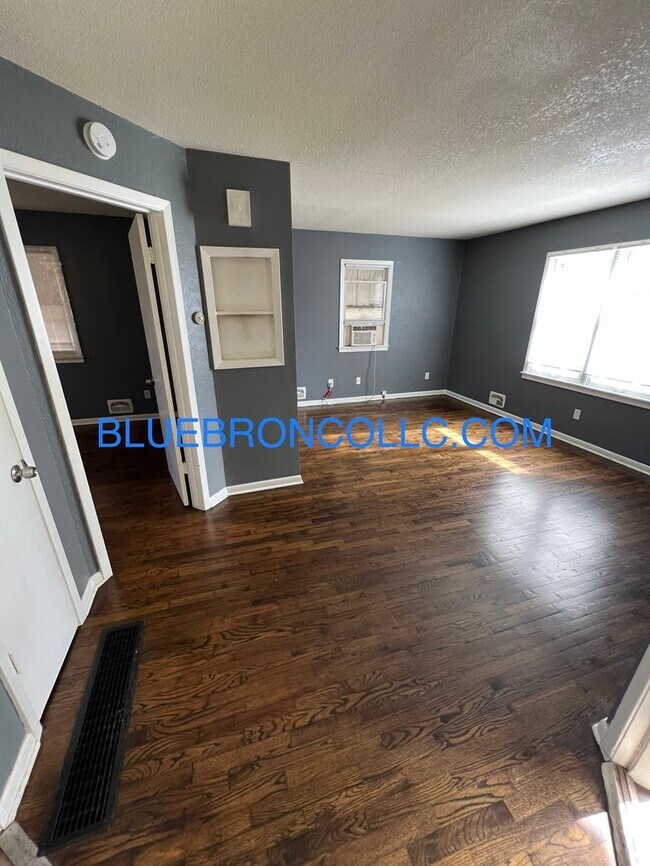 1719 S Overton Ave Unit 1719 1/2, Independence, MO 64052 Room for