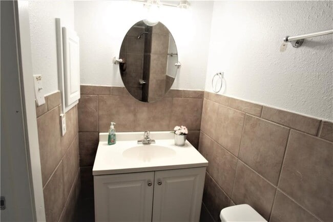 Building Photo - 6907 Lovely Ln
