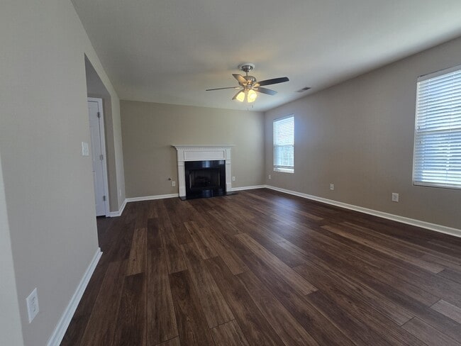 Building Photo - 1015 Daniel Ln