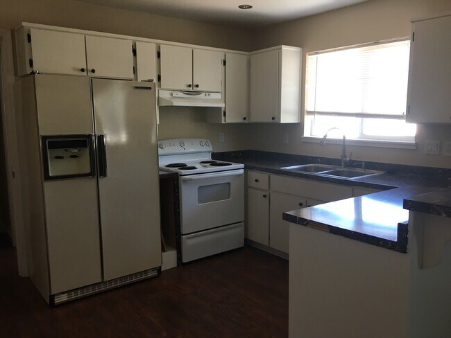 Kitchen - 2151 Lone Mountain Dr