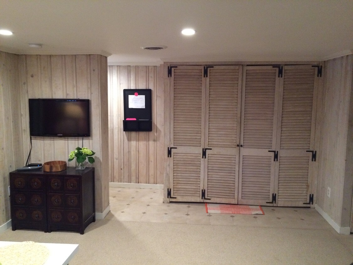 Kitchenette/Entry - 2905 Q St NW