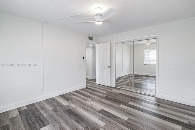 Foto del edificio - 2025 Miami Rd