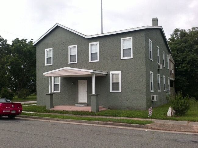 Building Photo - 1203 Kirby St