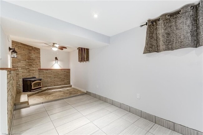 Building Photo - 1470 Fisher Av