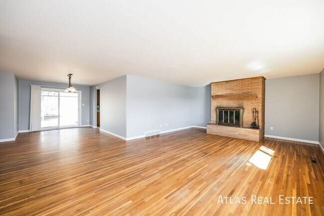 Foto del edificio - 2106 Glenn Summer Rd