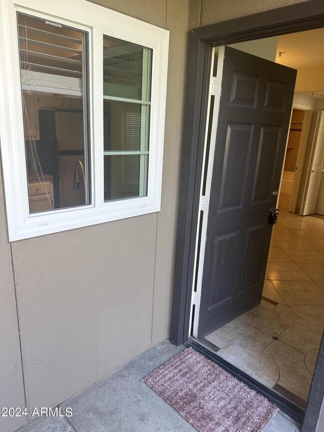 Foto del edificio - 9451 E Becker Ln