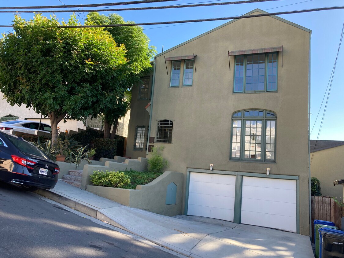 Primary Photo - 3424 Marathon St