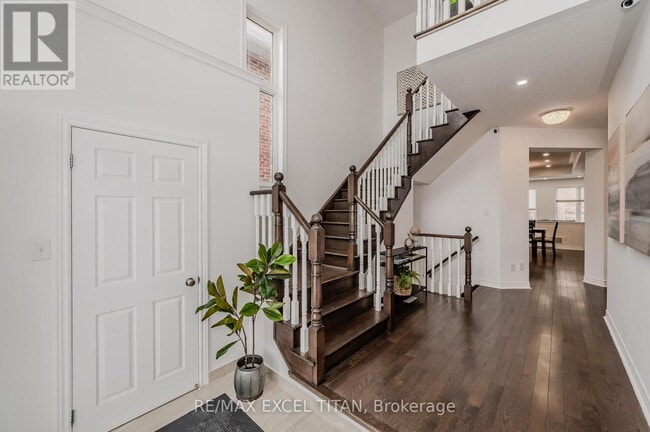 Building Photo - 498 Thomas Slee Dr