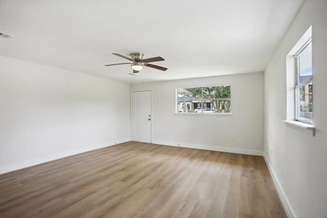 Building Photo - 906 S Rd