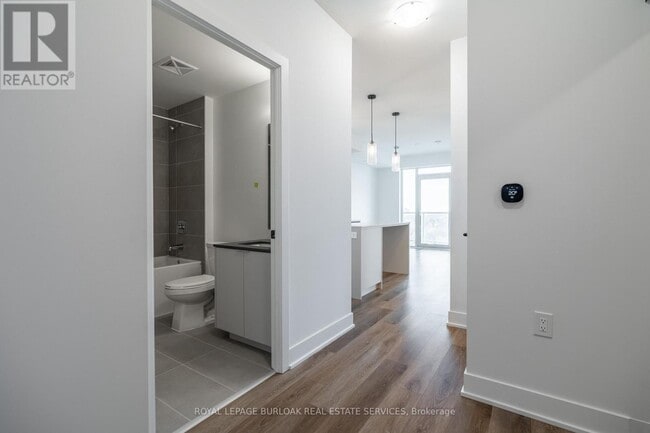 Building Photo - 2088 James St