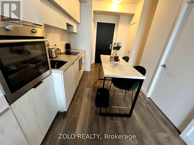 Photo du bâtiment - 4709-4708 EGLINTON Ave