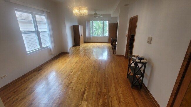 Foto del edificio - 2977 N Lawndale Ave