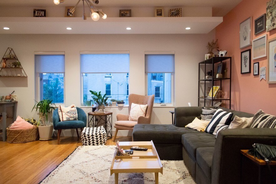 Living Room (Front Entrance View) - 1001 S 17th St