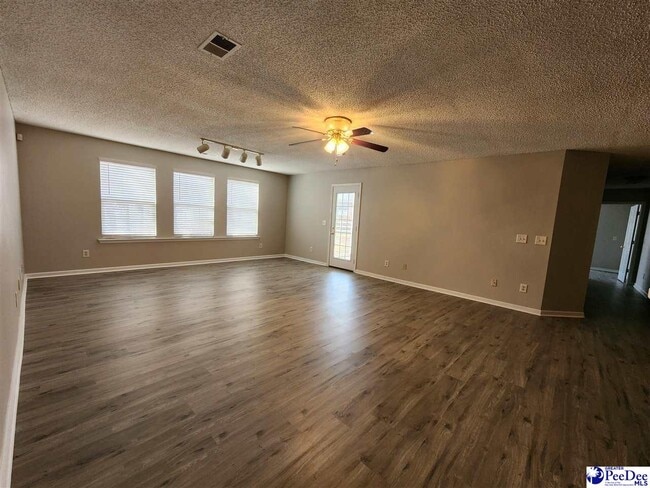 Building Photo - 2125 Sanderling Dr