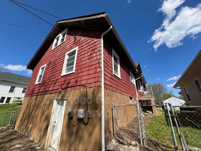 Photo - 307 N E St House