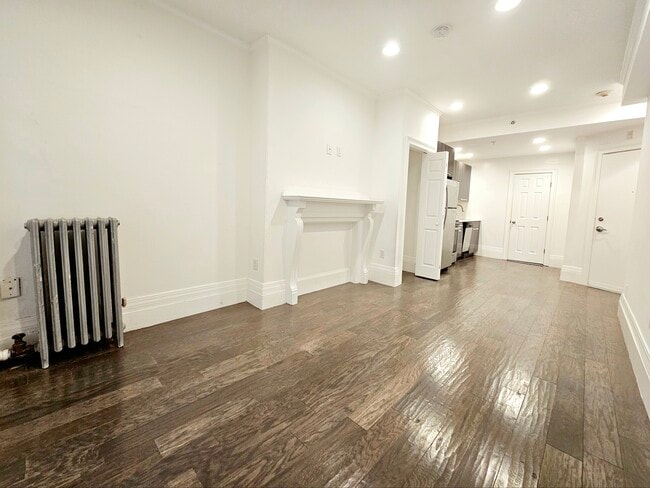 Building Photo - 255 Newbury St