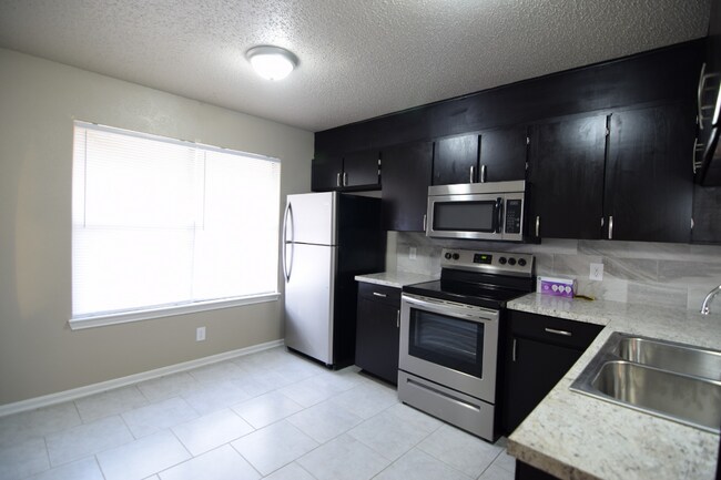 Foto del edificio - 521 Lisa Cir