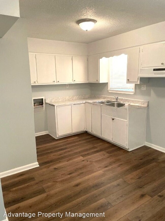 Building Photo - 3 br, 1 bath House - 3644 Royal Wood Dr.