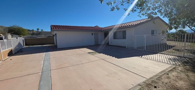 Foto del edificio - 66755 First St