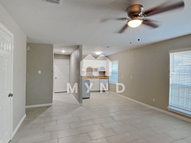 Building Photo - 1701 Cardinal Dr, Unit A
