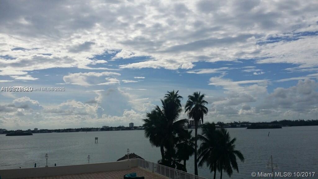 Foto del edificio - 10350 W Bay Harbor Dr