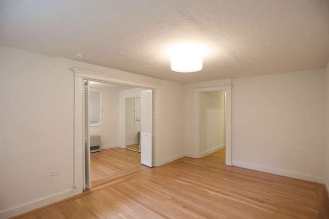 Building Photo - Lovely 1BR/1BA garden apartment in Lower P...