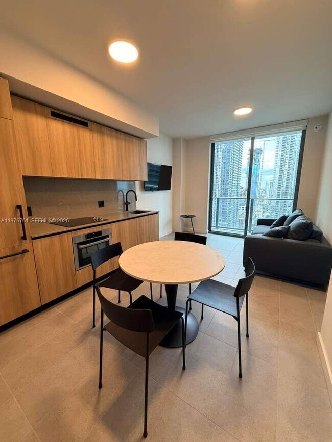 Building Photo - 121 NE 5th St