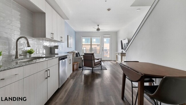 Foto del edificio - 6525 Ed Bluestein Blvd
