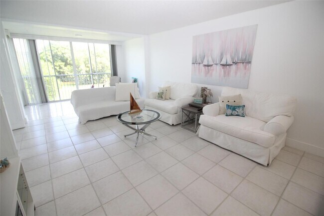 Foto del edificio - 3151 S Palm Aire Dr