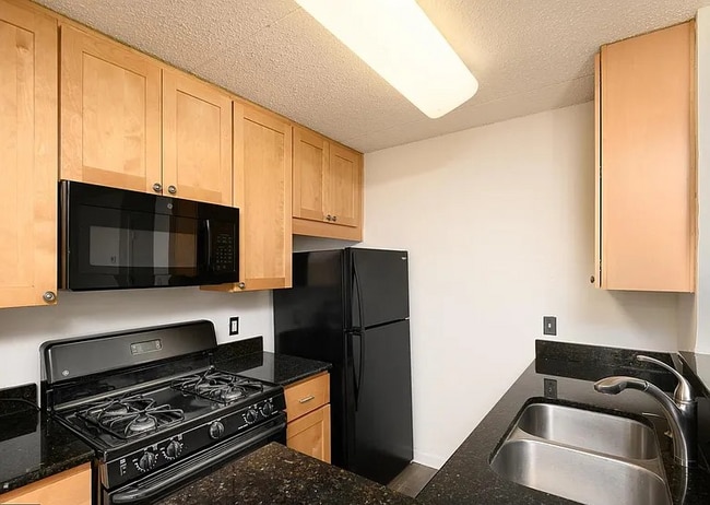 Building Photo - 75 S Reynolds St