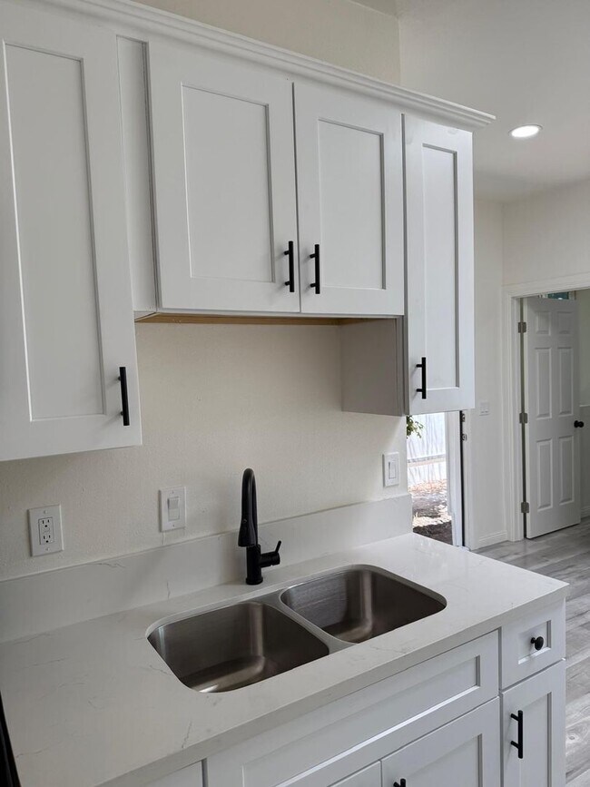 Foto del edificio - 45840 Coyote St