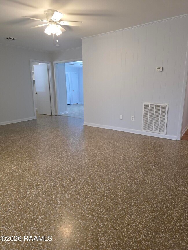 Building Photo - 203 Elmwood Dr