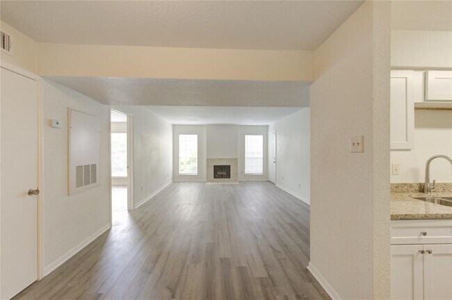 Building Photo - 6606 De Moss Dr