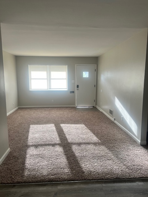 Foto del edificio - 6881 Rutherford Ct