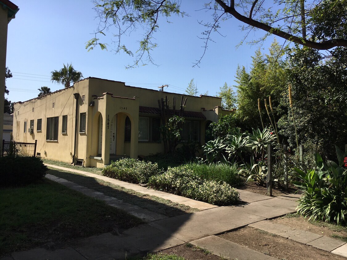 FRONT OF HOUSE - 1547 Hauser Blvd