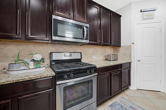 Building Photo - 10009 Boulder Bend Ln