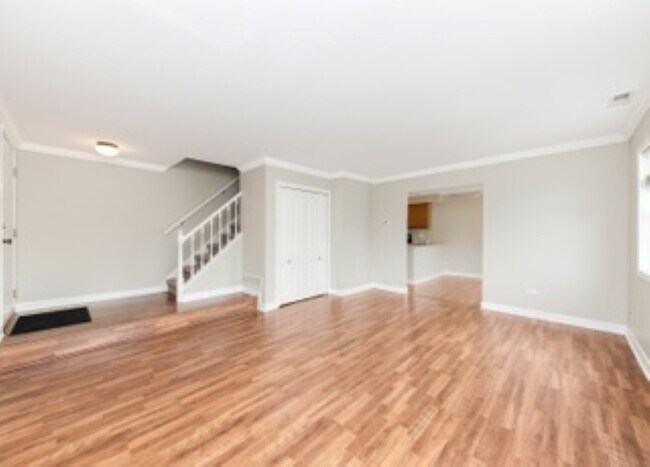 Living Room 3 - 1512 W Jefferson Ave