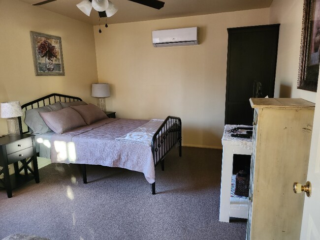 Foto del edificio - 13724 Branford St