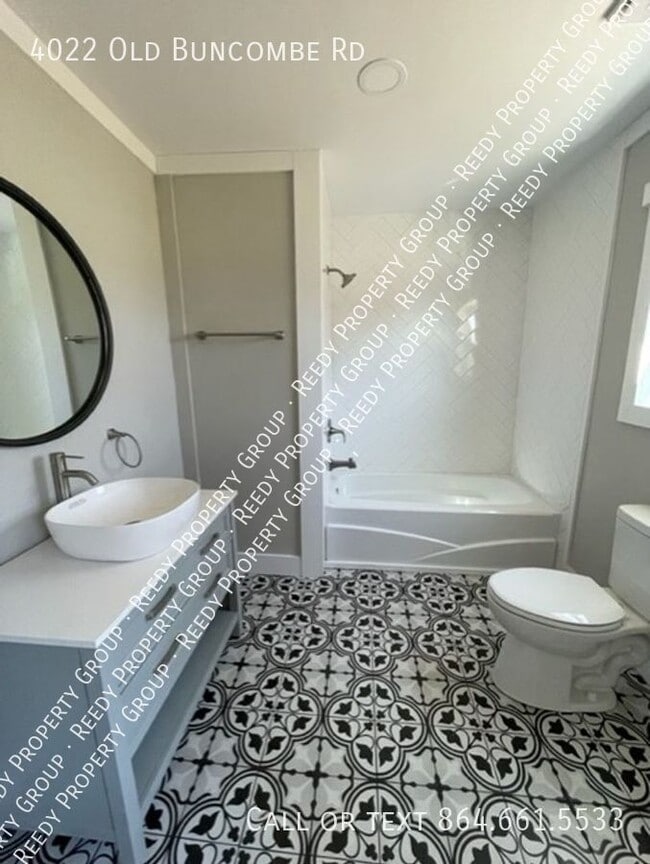Foto del edificio - 4022 Old Buncombe Rd