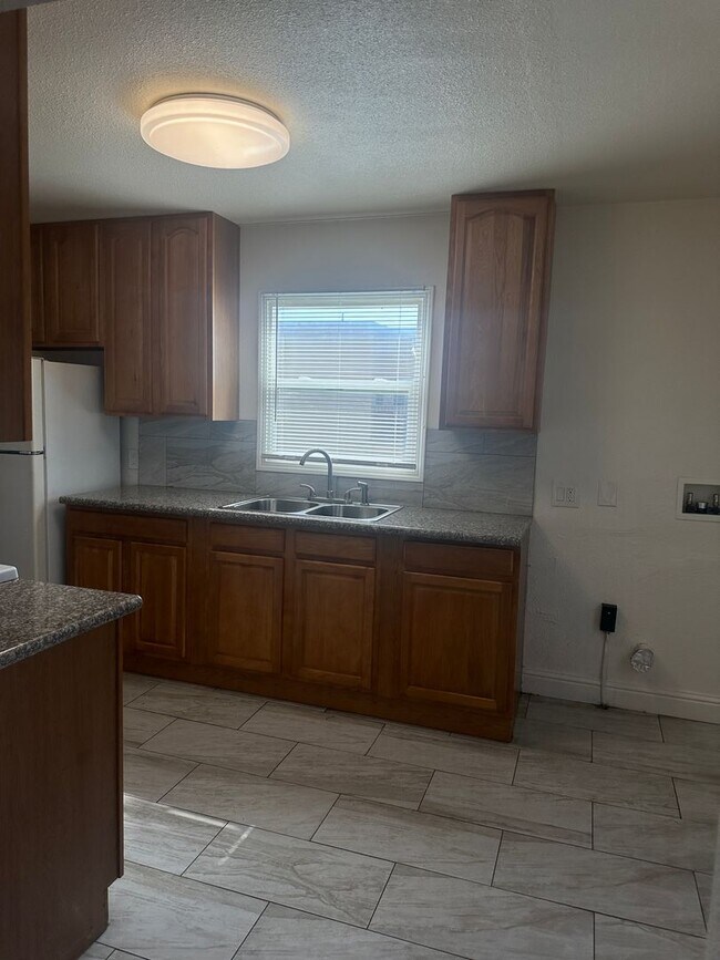 Foto del edificio - 6614 Bancroft Ave
