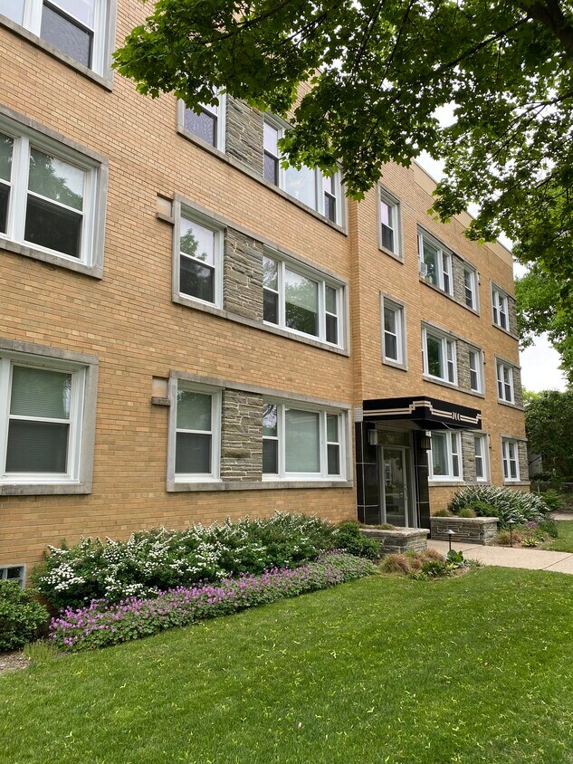 Primary Photo - 700 Henry Clay E St