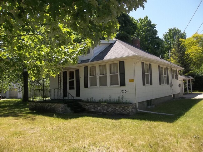 Building Photo - 1020 E Bennett Ave
