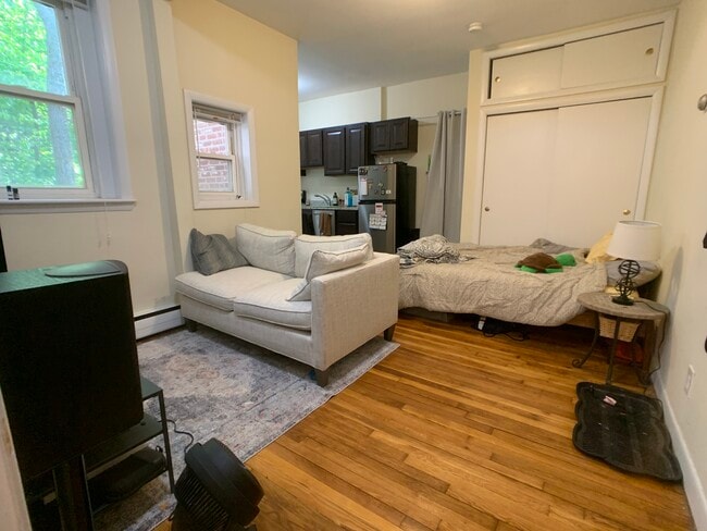 Building Photo - 15 University Rd