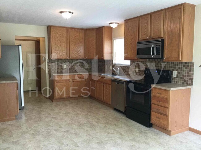 Building Photo - 7944 Birch Creek Dr