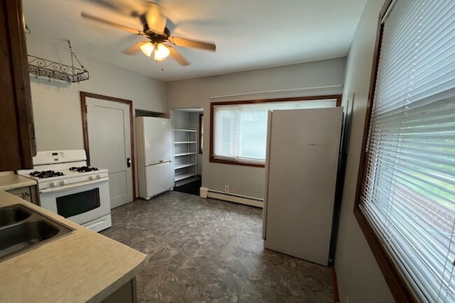 Foto del edificio - 2080 Roblyn Ave