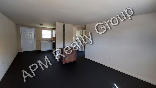 Foto del edificio - Two bedroom apartment off Harden Street