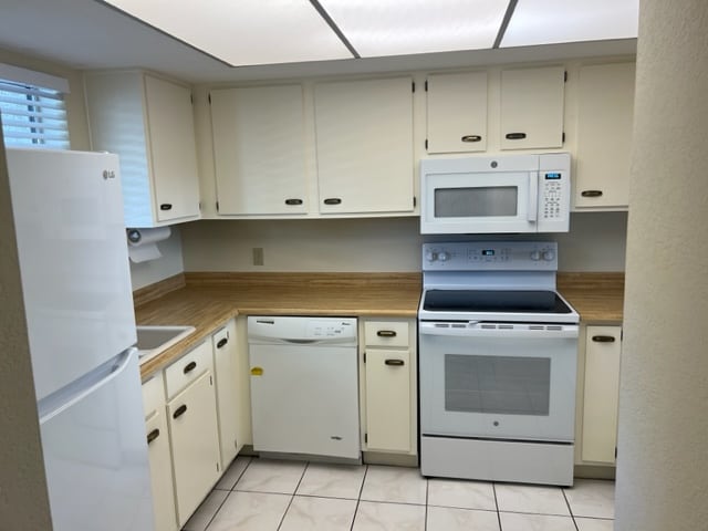 Building Photo - 4150 E Cactus Rd